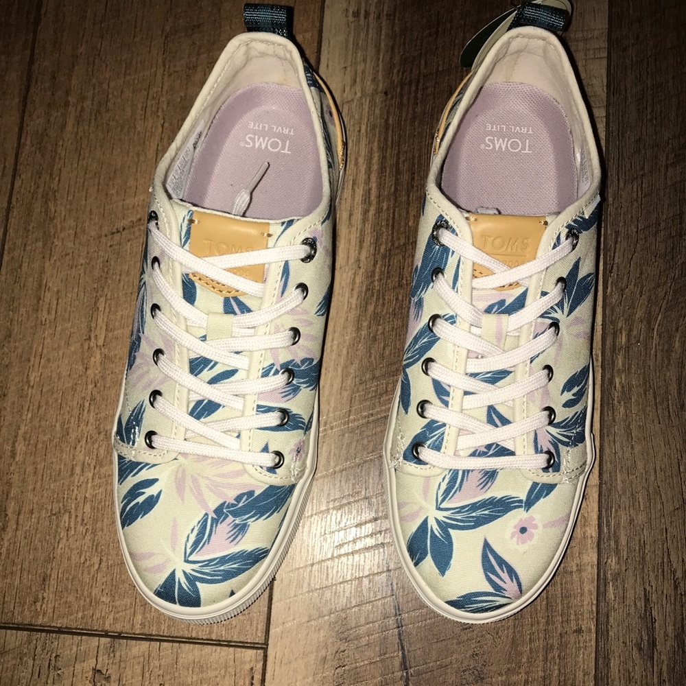 Tom’s NWT Ortholite Shoes